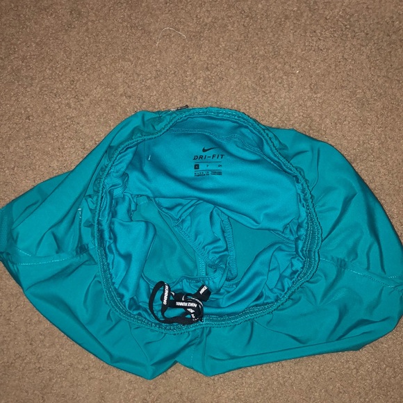 Nike running shorts - Picture 4 of 6